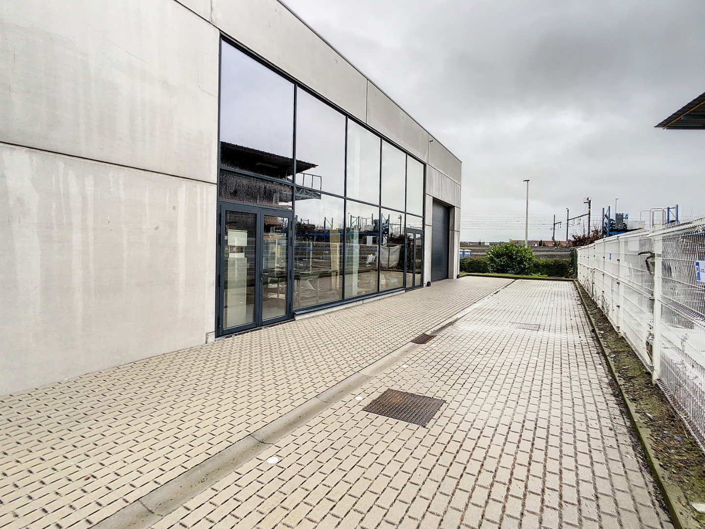 Te huur kantoorruimte van 70m² met achterliggende loods 225m² op strategische ligging te Oudenaarde - foto 5