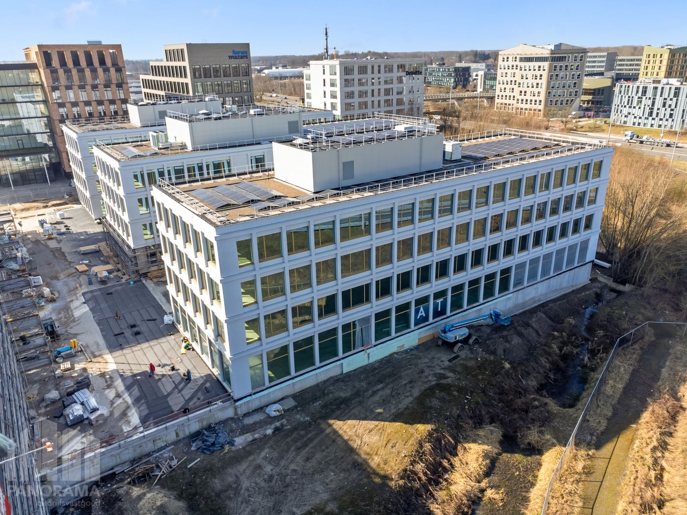 Uniek kantoor op absolute toplocatie met visibiliteit van de R4 - foto 5