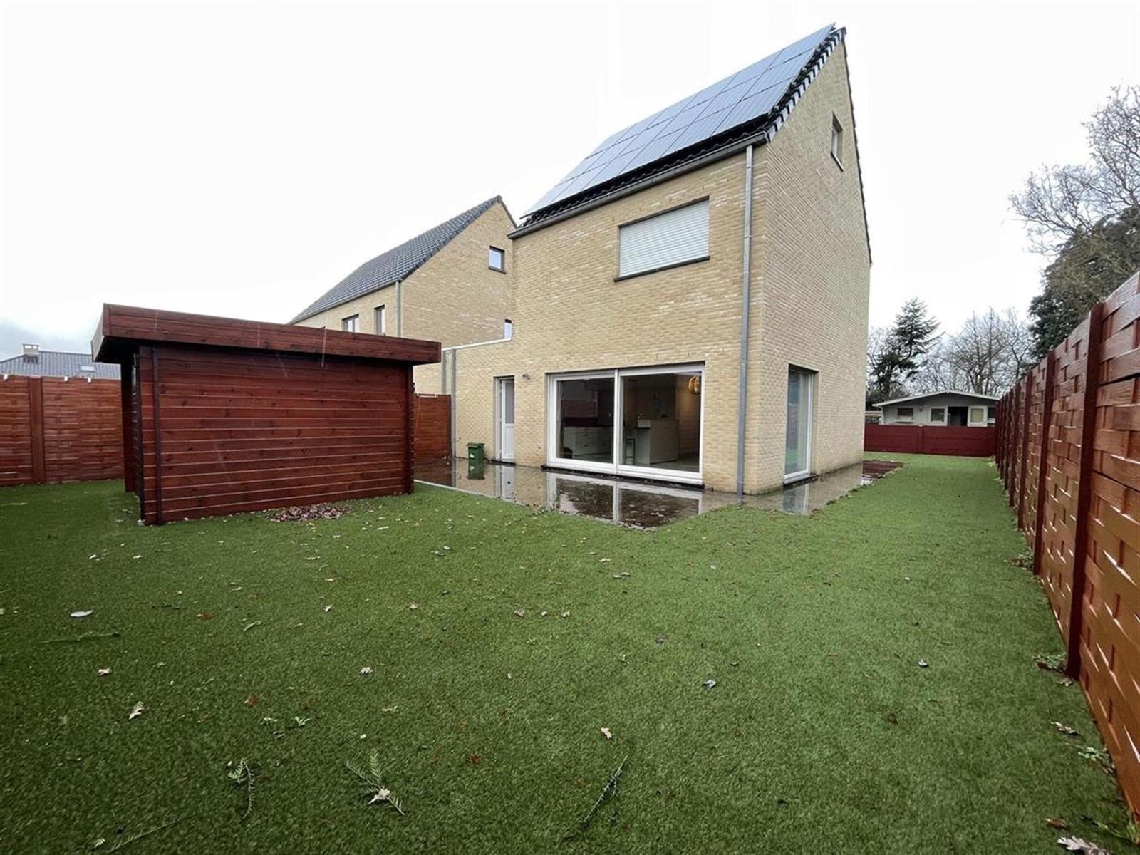 Recente ééngezinswoning met inpandige garage en rustige ligging. - foto 2