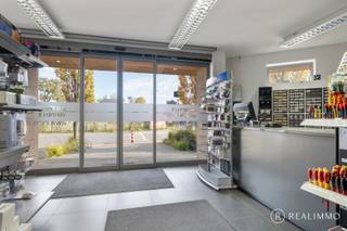 Bent u op zoek naar een handelsruimte op een absolute A-locatie in Waregem met een totale bruikbare oppervlakte van 513 m²?Dan is dit unieke...