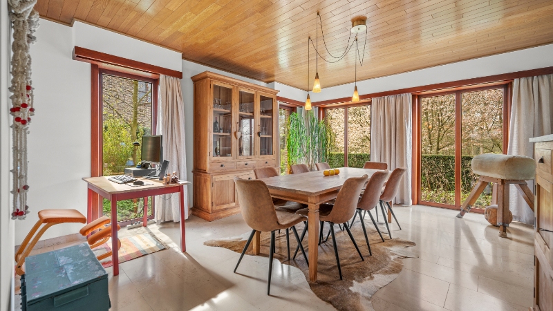 Ruime villa van 302m² op 36 are met zwembad en volledige onderkeldering - foto 4