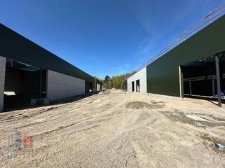 Nieuwbouw KMO-unit te koop met een oppervlakte van 360 m² en 4 privatieve parkeerplaatsen.De lood maakt deel uit van “Apollo”, een gloednieuw...