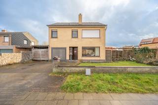 Rustig gelegen woning in een aangename en residentiële woonomgeving in Zedelgem, met vlotte verbinding naar Brugge, Torhout en de...