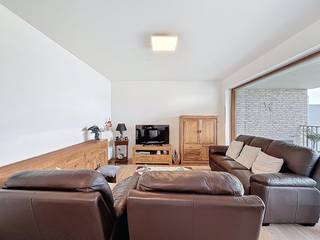 In residentie 'De Gloria', pal in het centrum van Ieper, vindt men dit prachtig appartement met 2 slaapkamers, terras...