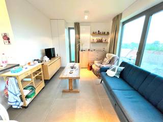 VALIMMAS verkoopt deze centraal gelegen assistentiewoning/serviceflat (± 50m²) in Residentie Vivasse, zijnde een hedendaags & modern complex met...