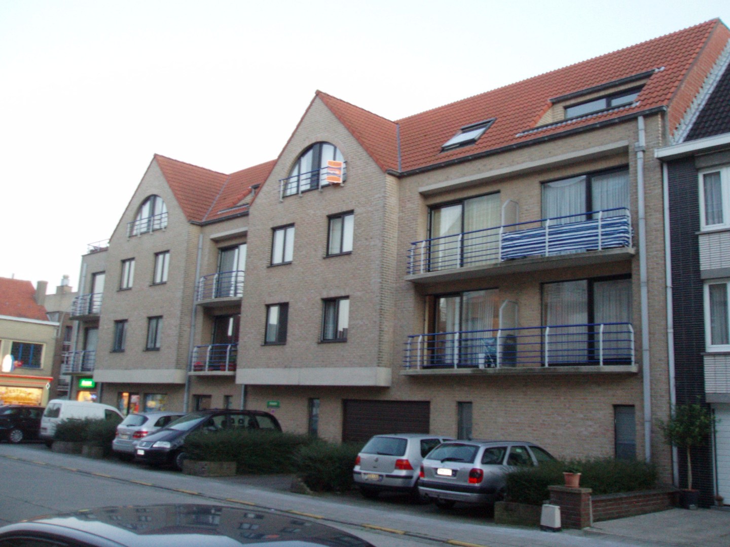 Ongemeubeld appartement op uitstekende ligging - foto 1