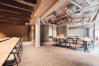 Découvrez ce bureau de qualité et durable de<strong> 1.057 m²</strong>, idéalement situé à proximité immédiate de Brussels Airport. Des surfaces de bureaux de 500 m² à 15.216 m² sont disponibles, offrant ainsi des possibilités adaptées tant aux entreprises de taille moyenne qu’aux grandes entreprises.<br /><br />Le site bénéficie d’une excellente accessibilité grâce à sa connexion directe à l’A201 et au R0. Via les <strong>E40 et E19 </strong>à proximité, Bruxelles et les principaux pôles économiques du pays sont rapidement et facilement accessibles.<br /><br />Le projet se compose de 5 immeubles de bureaux, chacun disposant de son propre hall d’accueil. Un hub central relie les différents bâtiments entre eux et donne accès à une large gamme de services et d’équipements, notamment des salles de réunion partagées, un lounge avec barista, un restaurant, un magasin, un service de conciergerie personnalisé, une laverie et une salle de fitness.<br /><br />En matière de durabilité, Airport Plaza bénéficie d’une certification BREEAM Excellent ainsi que d’excellentes performances énergétiques et de confort. Les bâtiments sont notamment équipés d’une isolation acoustique, de plafonds métalliques suspendus, d’un système HVAC et d’une alimentation en air frais. Les bureaux bénéficient également d’une agréable luminosité naturelle et d’une finition de qualité supérieure.<br /><br />Le complexe dispose de 689 places de parking couvertes et 67 places extérieures, complétées par des bornes de recharge pour véhicules électriques et des emplacements pour motos.<br /><br />Contactez <strong>PANORAMA B2B</strong> pour plus d’informations, les plans ou organiser une visite sans engagement :<strong> 0477 09 00 09</strong>.