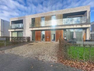 Plan je bezoen in via www.living-stone.beGelijkvloers appartement met 2 slaapkamers.Dit modern appartement gelegen in een aangename residentie...