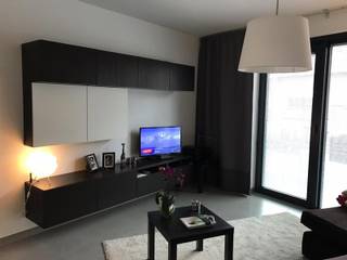 <h3>Appartement 1 chambre avec grande terrasse et emplacement de parking souterrain à Kessel-Lo</h3>
<p>Cet agréable appartement d’environ 70 m² est situé au premier étage, juste derrière la gare de Louvain, à la limite de Kessel-Lo. Grâce à son excellente situation, la gare, le centre de Louvain et de nombreux commerces et services sont facilement accessibles.</p>
<p>L’appartement comprend un séjour spacieux avec une cuisine ouverte entièrement équipée. La grande terrasse, située à l’arrière du bâtiment, est accessible depuis la cuisine ainsi que depuis le hall d’entrée et offre une agréable vue sur le jardin commun.</p>
<p>L’appartement dispose également d’une grande chambre, d’une salle de bains avec lavabo et baignoire, d’un WC séparé ainsi que d’un espace de rangement pratique avec raccordement pour une machine à laver.</p>
<p>Un <strong>emplacement de parking souterrain est inclus</strong>.</p>
<p><strong>Loyer :</strong> 1 050 €/mois<br /><strong>Charges communes :</strong> 70 €/mois (provision)<br /><strong>Charges individuelles :</strong> à la charge du locataire<br /><strong>Disponible à partir du :</strong> 1er novembre 2026</p>
<p><br /></p>