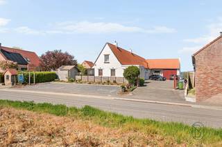 À vendre : charmante fermette avec une vue magnifique et un fort potentiel Cette fermette de caractère bénéficie d'un emplacement exceptionnel...