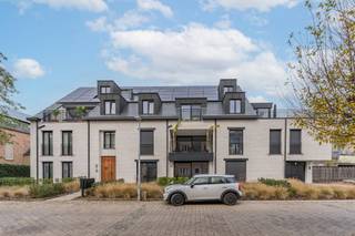 Gelijkvloers appartement met 2 slaapkamers in een stijlvol kleinschalig gebouw.Zeer goede ligging in een rustig zijstraatje (één richting) van de...