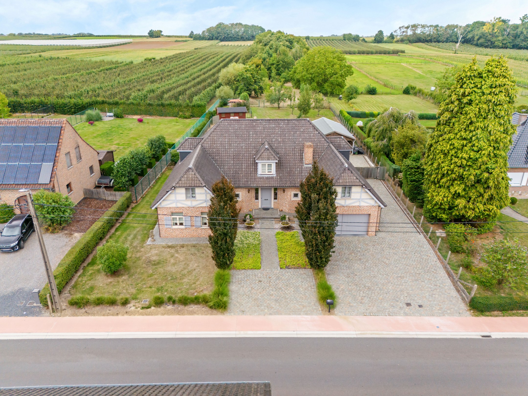 Statige, karaktervolle villa van +- 408m² op een groen perceel van +- 6472m² te Tielt-Winge. - foto 2