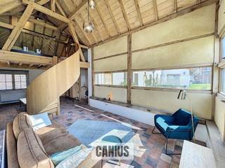 <p><span>TIJDLOZE WONING IN HARTJE SINT-TRUIDEN</span></p><p><span> </span></p><p><span>Aan de stadsrand van Sint-Truiden, treffen wij op het Begijnhof deze unieke woning aan gelegen op een uiterst rustige locatie. Wij bevinden ons op wandelafstand van domein 't Speelhof, het stadspark, het bruisdende stadscentrum van Sint-Truiden, ... Ook openbaar vervoer en de belangrijke invalswegen richting Hasselt, Tienen en Gingelom bevinden zich nabij deze woning. </span></p><p><span> </span></p><p><span>Het karaktervolle pand beschikt over een volledig uitgeruste en tijdloze leefkeuken. In de aanpalende gezellige en lichtrijke leefruimte is de ronde houten trap de eyecatcher. Wanneer wij ons naar buiten verplaatsen treffen wij een ruim terras + gemeenschappelijke tuin aan waar u heel de dag kan genieten van de zon. Terug in de woning verplaatsen wij ons via de ronde houten trap naar de eerste verdieping. Hier vallen de houten gewelven meteen op, deze geven enorm veel karakter en tonen de rijke geschiedenis van de woning. De eerste verdieping doet dienst als slaapkamer met aansluitend een badkamer met aanwezigheid van een vrijstaand ligbad, een toilet en een wastafelkast.<br /><br />Troeven: </span></p><p><span>- Prachtig gerestaureerde woning</span></p><p><span>- Aanwezigheid van authentieke elementen</span></p><p><span>- Gezellig terras + gemeenschappelijke tuin</span></p><p><span>- Gratis parking nabij de woning</span></p><p><span><br />Momenteel wordt deze woning verhuurd. Deze woning is ideaal om zelf te wonen of als opbrengsteigendom. Verkoop onder registratierechten (2% of 12%).<br /><br />Nieuwsgierig naar deze woning? Maak snel een afspraak of vraag maar informatie bij één van de medewerkers van Canius Real Estate te bereiken op het nummer 078 78 30 39 of via info@canius.be.</span></p><p><span> </span></p><p><span>*Deze gegevens zijn louter ter informatieve titel. De vermelde oppervlaktes zijn slechts indicatie. Canius Real Estate kan niet verantwoordelijk gesteld worden voor de juistheid van de aan haar verstrekte gegevens. </span></p><p><span> </span></p><p><span> </span></p>