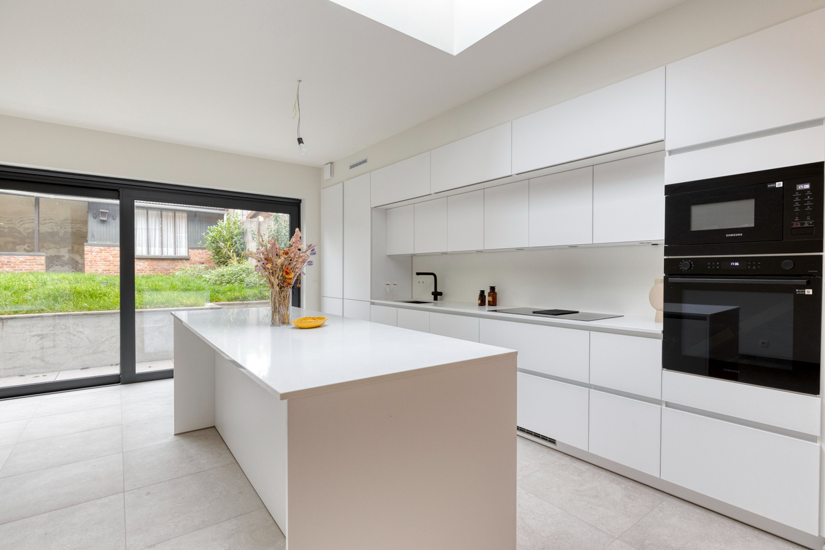 Volledig gerenoveerde woning met 3 slaapkamers en tuin - foto 3