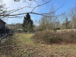 Perceel bouwgrond voor open bebouwing met een oppervlakte van 6a90ca.Geen bouwverplichting.