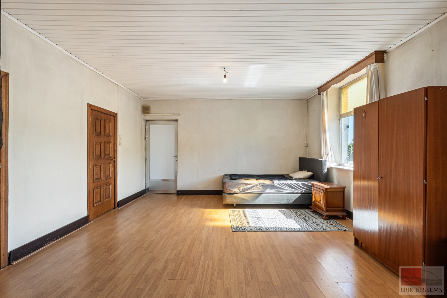 Charmante renovatiewoning met authentieke details en karaktervolle gevel. - photo 3