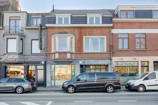 Immo DAVID vous propose : une maison de commerce avec appartement duplexCe bien commercial idéalement situé offre une excellente visibilité et...