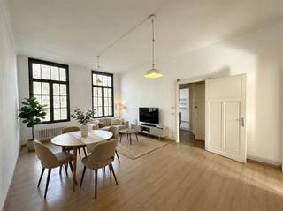 Charming and move-in ready apartment in an excellent location in Antwerp!This beautifully refreshed apartment, located on the second floor, is located at Isabellalei 52 (2018 Antwerp). The property was recently renovated and features new windows and a brand new, modern kitchen.The apartment includes one spacious bedroom and a bathroom with toilet. Thanks to the high ceilings and large spaces, you will enjoy a pleasant feeling of openness here. Moreover, the abundant light creates a warm and bright living environment.The location is an absolute asset: central and easily accessible, with numerous stores, public transport and amenities in the vicinity. The apartment is located at the front of Belgielei, with the entrance along Isabellalei.In short, an ideal apartment for those who want to live comfortably and stylishly in a prime location!