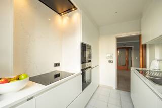 Dit hoekappartement van bevindt zich op de eerste verdieping van een goed onderhouden residentieel gebouw met lift. Het appartement geniet van...