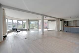 Exclusief wonen aan de Jachthaven met zicht op het MASDit uitzonderlijke appartement combineert een unieke ligging met verfijnd design en subliem...