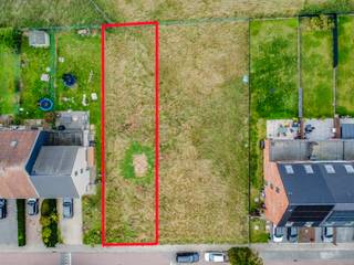 Immo Pické biedt U deze uiterst rustig en residentieel gelegen (doodlopende straat) perceel bouwgrond aan voor een halfopen bebouwing. Ondanks...