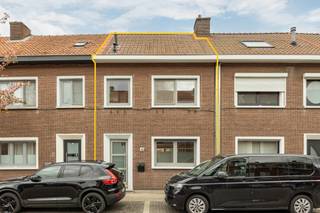 Deze stijlvolle en kwalitatief afgewerkte woning is gelegen in de gegeerde wijk Bloemendaal en biedt een perfecte combinatie van ruimte, comfort...