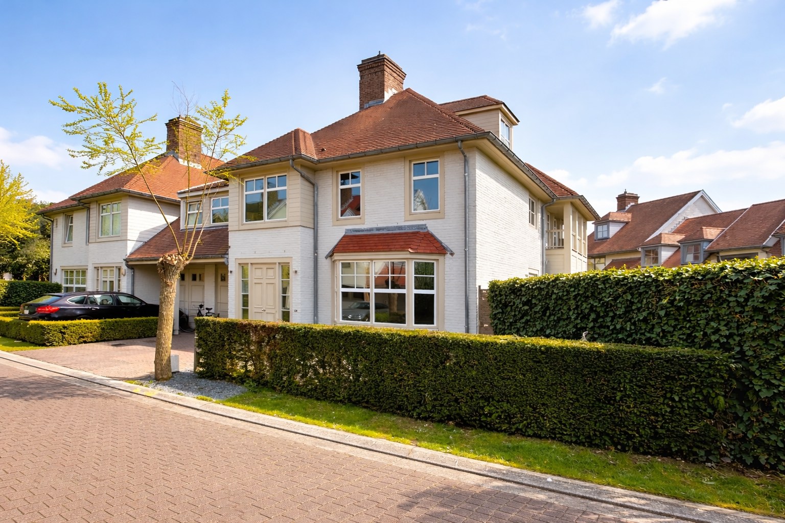 Grote woning met tuin en garage te Knokke - foto 1