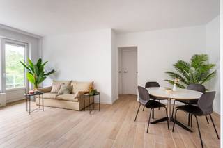 LiggingVolledig gerenoveerd 1-slaapkamerappartement op topligging aan de Fruithoflaan. Dankzij de centrale ligging bevinden winkels, openbaar...