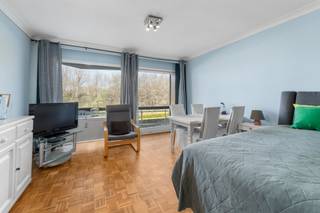 [[ DIT PAND NEEMT DEEL AAN DE ERA OPEN HUIZEN DAG OP 13/6 VAN 11:00 TOT 12:00 ]]
<p><strong>Blankenberge: Instapklare studio met ruim terras en duinenzicht te koop!</strong></p>

<p>Deze instapklare studio met duinenzicht te koop in de A. Ruzettelaan 157 te Blankenberge is gelegen op de 1ste verdieping van de klassevolle residentie &amp;quot;Poseidon&amp;quot; Het situeert zich op een rustige, aangename ligging tegenover strand, zee en duinen, vlakbij natuurdomein &amp;quot;De Fonteintjes&amp;quot;, winkels, openbaar vervoer (tramhalte voor de deur), Sea Life Centre,... </p>

<p><strong>Indeling:</strong> Inkomhal, woonkamer, terras met zicht op duinen, ingerichte keuken, badkamer en apart toilet. + Private kelderberging.</p>

<p><strong>Troeven:</strong></p>

<ul><li>Elektriciteit conform.</li><li>EPC B</li><li>Ruim terras met duinenzicht en zicht op Pier.</li></ul>

<p>Meer info of een bezichtiging? Contacteer Maarten op het nummer 050 42 58 98.</p>