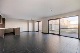 Op wandelafstand van het centrum van Wezemaal, nabij het treinstation en alle belangrijke invalswegen, zijn wij verheugd, dit ruim en...