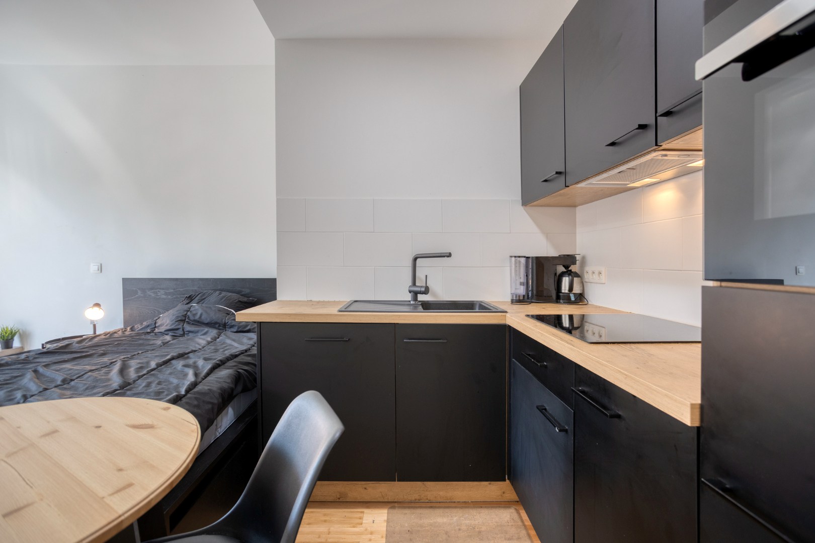 Bemeubelde studio met terras en kelderberging in het centrum van Leuven - 35m² - EPC 89 KWH/m2 - foto 4