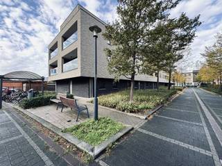 Dit modern appartement is gelegen op de tweede verdieping in het centrum van Melsele. U beschikt over een terras, twee slaapkamers en een...