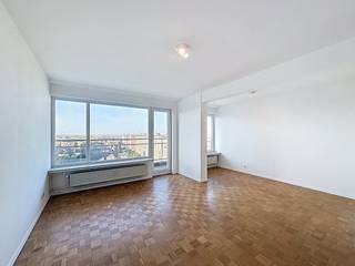 Bent u op zoek naar een comfortabel en uitstekend gelegen 1-slaapkamerappartement? Dit verzorgde appartement te huur aan de Rooiboslaan 127 in...