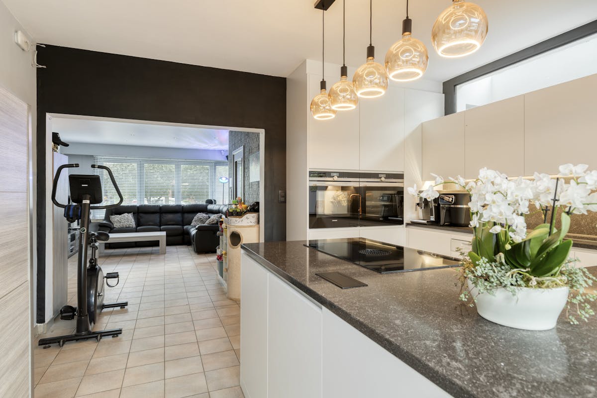 Lichtrijk halfopen huis met tuin en 5 slaapkamers te Schoten - foto 4