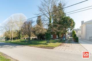 Op dit riante perceel staat momenteel een open woning (afbraakpand of totale renovatie) waardoor er kan gebouwd worden aan 6% BTW...