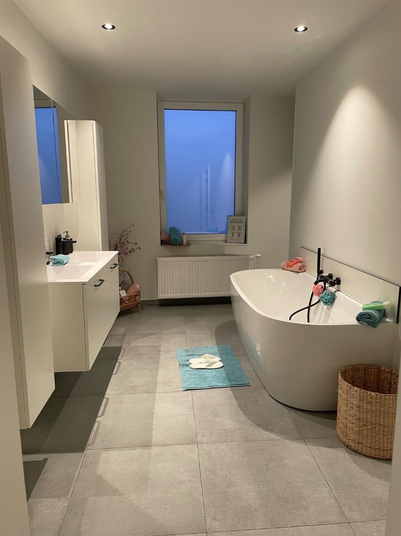 Welkom in deze ruime, vernieuwde BEN-woning met mogelijk 4 ruime slaapkamers, uitweg en zonnepanelen! - foto 4
