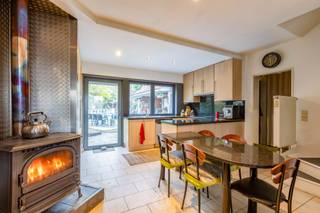 Deze halfopen bebouwing is gelegen in een rustige, groene omgeving aan de stadsrand van Sint-Niklaas en bevindt zich op een mooi perceel van 520...