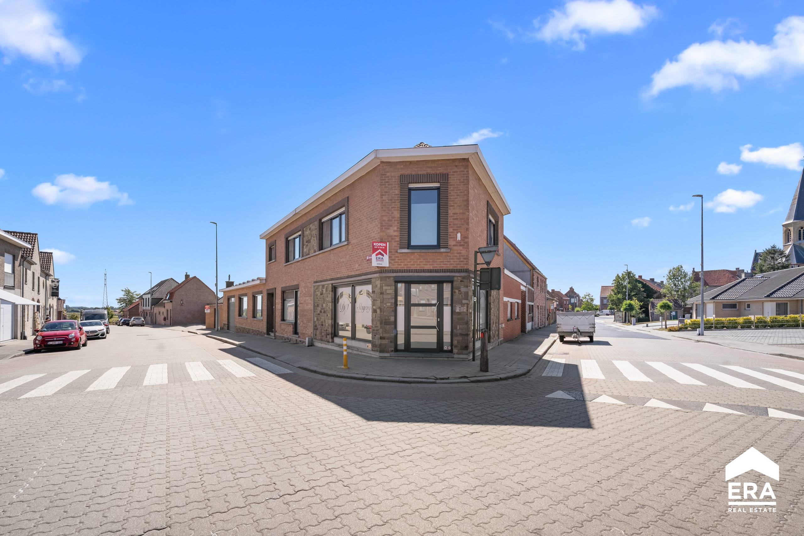 Ruime woonst met handelsruimte, atelier en garage - foto 3