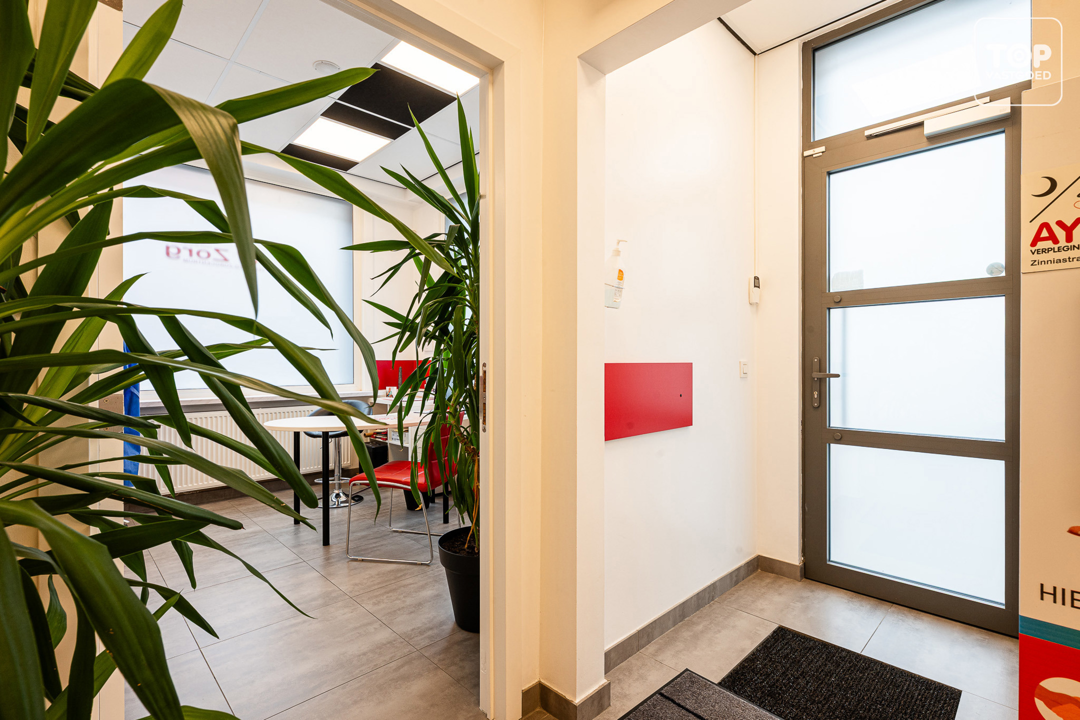 Opbrengsteigendom met polyvalente ruimte + 2slpk appartement - foto 3