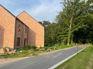 Deze nieuwbouwwoning kan u nu kopen, casco afgewerkt, perfect zuid georiënteerd en op de eerste verdieping beschikt deze woning over 4 slaapkamers...