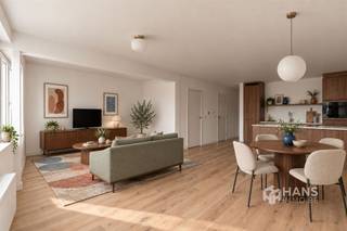 <p><span>Volledig gerenoveerd appartement van 89 m² op de tweede verdieping van een kleinschalig gebouw met maar vier woningen aan de Drakenhoflaan in Deurne.</span></p><p><span>De lichte leefruimte heeft een brede raampartij aan de straatkant en een open keuken in notelaar met kookeiland. Aan de achterkant liggen twee slaapkamers; één ervan geeft toegang tot een terrasje met zicht op de tuinen. De badkamer heeft een dubbele lavabo, inloopdouche en handdoekradiator. Aparte wc, berging met aansluiting voor de wasmachine en twee eigen kelderbergingen.</span></p><ul><li><span>eiken parket, nieuwe binnendeuren</span></li><li><span>nieuwe elektrische installatie</span></li><li><span>eigen gascondensatieketel</span></li><li><span>vraaggestuurde ventilatie systeem C+ (Duco)</span></li><li><span>binnen- en gevelisolatie, EPC A</span></li></ul><p><span>Instapklaar. Vlak bij het Boekenbergpark, winkels, scholen en openbaar vervoer; snel op de Ring en in het centrum van Antwerpen.</span></p><p><span>Enkele foto's zijn virtueel ingericht.</span></p><p><span> </span></p><p><span> </span></p>