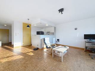 Voskenslaan 471: Aan de stationsbuurt gelegen 1 slaapkamerappartement met indeling als volgt:
Inkomhal, berging, lichtrijke leefruimte, slaapkamer met ensuite badkamer. Aansluiting voor wasmachine en vaatwasmachine aanwezig.
Op wandelafstand van Gent-Sint-Pietersstation, uitzicht op campus de Sterre
€825 + €65 (excl. EGW)
Beschikbaar vanaf 15/12