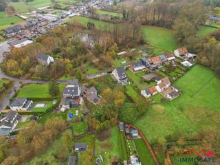 <p><span><span>Pastorijweg 20 in Hekelgem: bouwgrond voor een halfopen bebouwing</span></span></p><p><span><span>Op een rustige, charmante locatie in Hekelgem ligt deze knappe bouwgrond te wachten op iemand met een goed plan.</span></span></p><p><span><span> </span></span></p><ul><li><span><span>Geschikt voor een </span><strong>halfopen bebouwing</strong></span></li><li><span><span>Rustige straat met hoofdzakelijk plaatselijk verkeer</span></span></li><li><span><span>Vlotte verbinding naar Aalst, Ternat en de E40</span></span></li><li><span><span>Winkels, scholen en openbaar vervoer binnen handbereik</span></span></li><li><span><span>Mooie oriëntatie, Zuid, met mogelijkheden voor een zonnig terras of tuin</span></span></li><li><span><span>Verkavelingsplan in orde</span></span></li></ul><p><span><span> </span></span></p><p><span><span>Met dit perceel bouw je niet alleen een huis, maar een plek waar je thuiskomt en waar je buren je vriendelijk groeten wanneer je de oprit afwandelt met koffie in de hand.</span></span></p><p><span><span>Interesse in de bouwmogelijkheden of wens je het terrein ter plaatse te bekijken? Neem gerust contact op. Hier kan jouw nieuwe thuis beginnen.</span></span></p><p><span><span> </span></span></p><p><span><span>Wij bieden U deze bouwgrond aan van 689 m² (Lot 1 + Lot 1a) bestemd voor een halfopen bebouwing, Gelegen Links (LOT 1).</span></span></p><p><span><span> </span></span></p><p><span><span>Geen bouwverplichting. Alle nutsvoorzieningen beschikbaar. Top bereikbaar.</span></span></p><p><span><span> </span></span></p><p><span><span> </span></span></p>