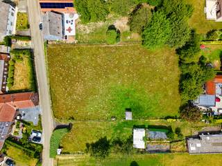 RUIM BOUWPERCEEL VOOR OPEN BEBOUWING of OP TE SPLITSEN, gelegen in het GROENE EN RUSTIGE ELLEZELLES. Dit perceel biedt een UITZONDERLIJKE KANS...