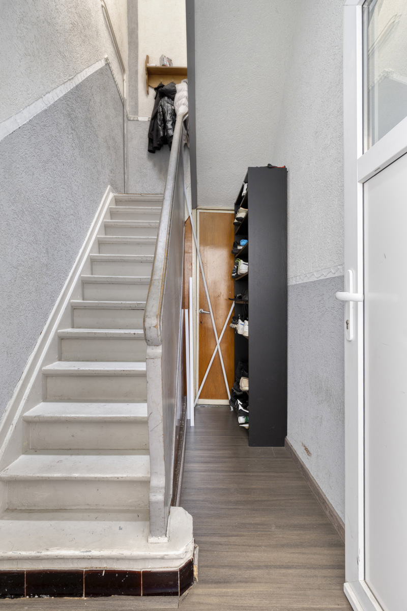 Woning met ruim magazijn en bureelruimte. - foto 2