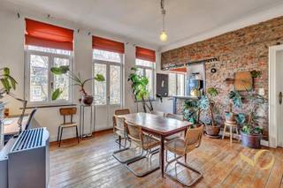 In the heart of Molenbeek-Saint-Jean, on the highly sought-after Boulevard du Jubilé, we present this bright 73 m² (PEB) apartment, located on...