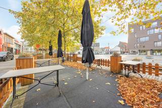 Zorgeloze vastgoedinvestering met bewezen rendement in centrum KapellenGelegen op een uiterst zichtbare en commerciële toplocatie aan het Dorpsplein,...