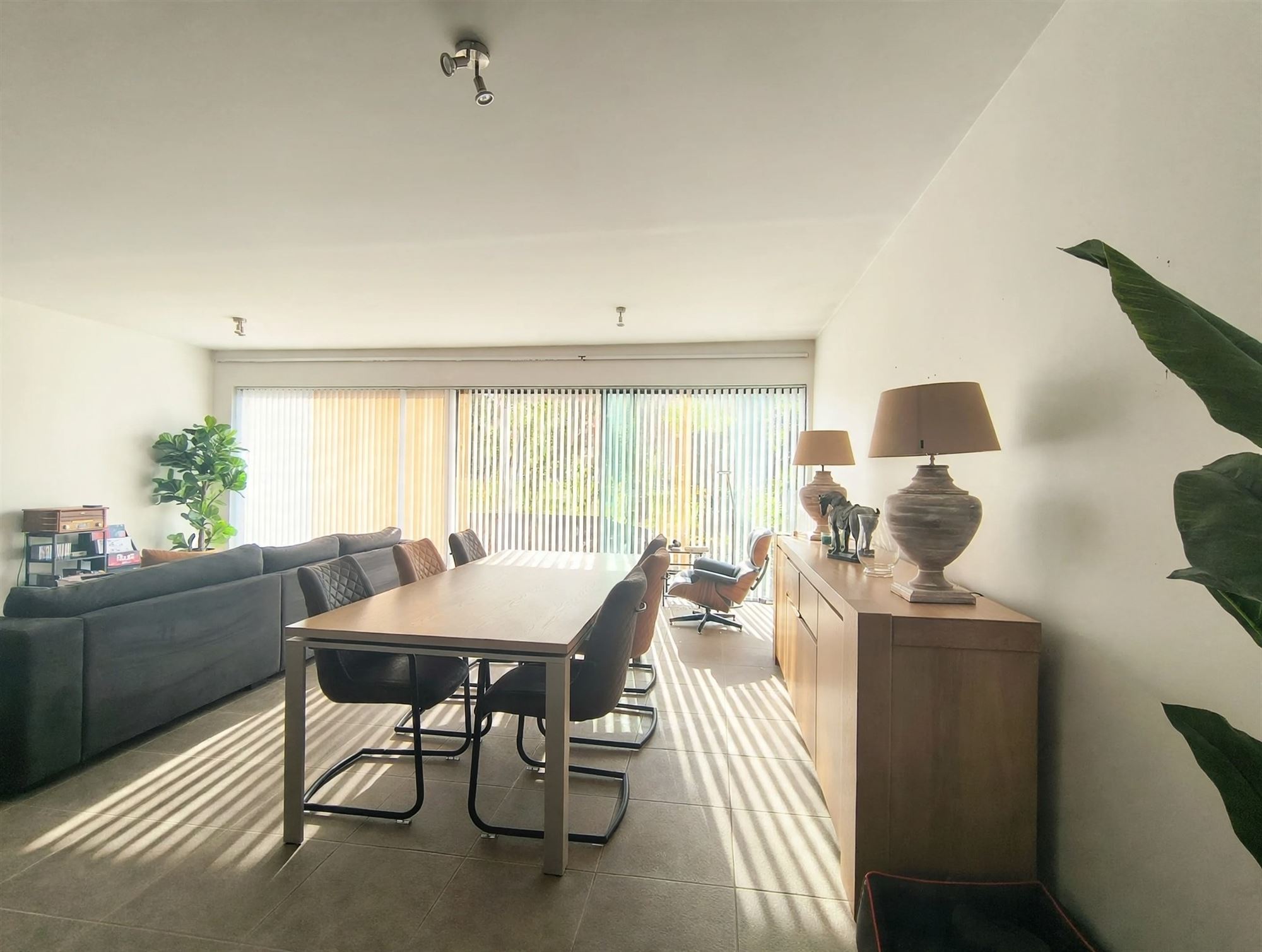 Wonen met klasse in dit appartement aan de waterkant. Met 2 slaapkamers, groot terras, autostaanplaats ondergronds. - foto 4