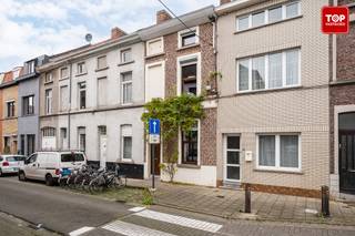 Deze instapklare woning is gelegen in een levendige buurt vlak bij het centrum van Gent. Dankzij de centrale en vlot bereikbare ligging bereikt u...