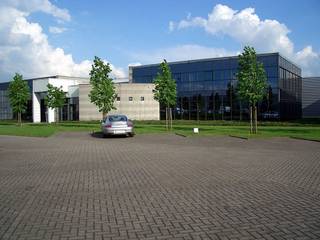 UNIEK REPRESENTATIEF KANTORENCOMPLEX MET KANTOREN VANAF 25M² MET RUIME PARKING, CENTRAAL GELEGEN TE OPGLABBEEK.BESCHIKBAARHEID OP AANVRAAG. INFORMEER...